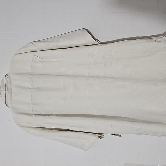 Van Heusen button down casual shirt. XXL - Picture 6 of 9